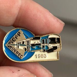 5/$25 Vintage 1983 Quebec bus transportation travel Pin 🚌
